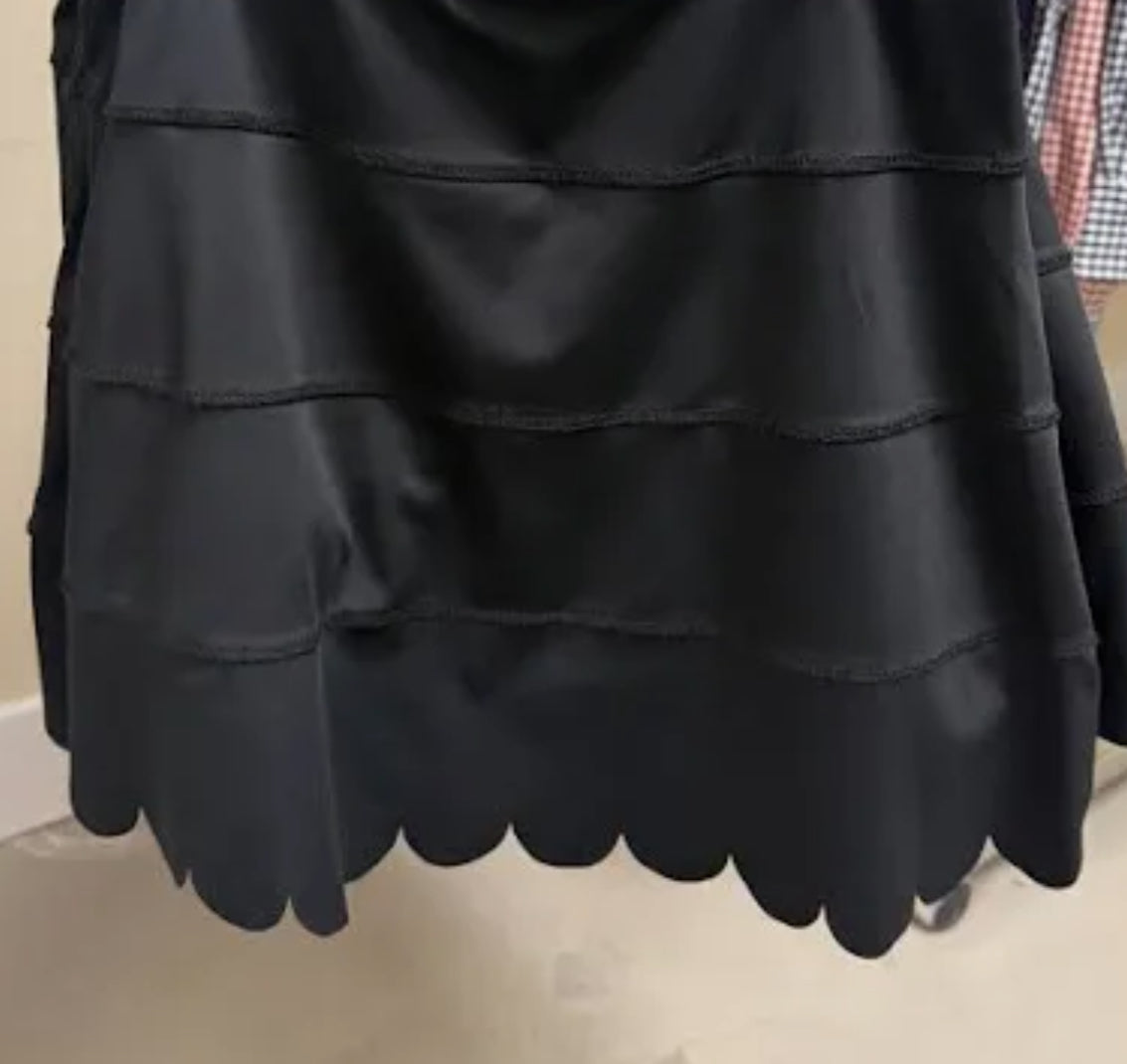 Solid Scallop Skort black by KARLIE