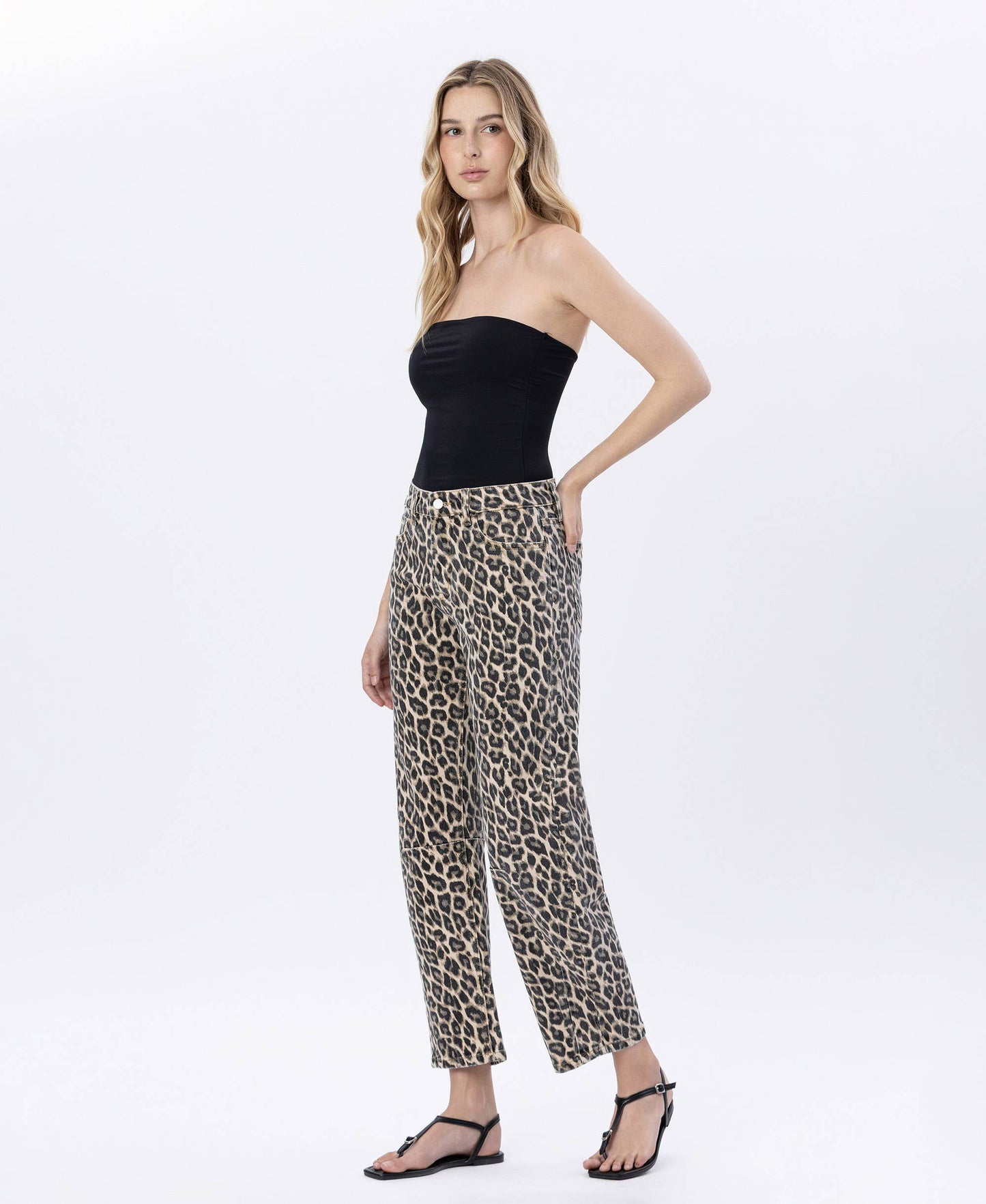 HIGH RISE LEOPARD PRINT BARREL JEANS