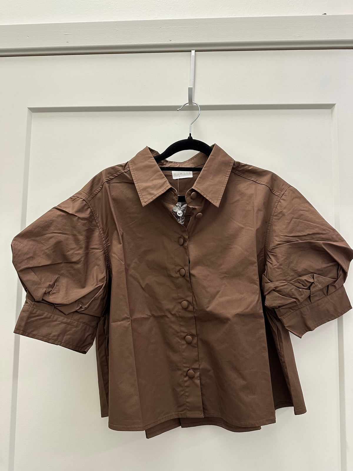 SOLID POPLIN BUTTON PUFF SLV TOP mocha - Karlie