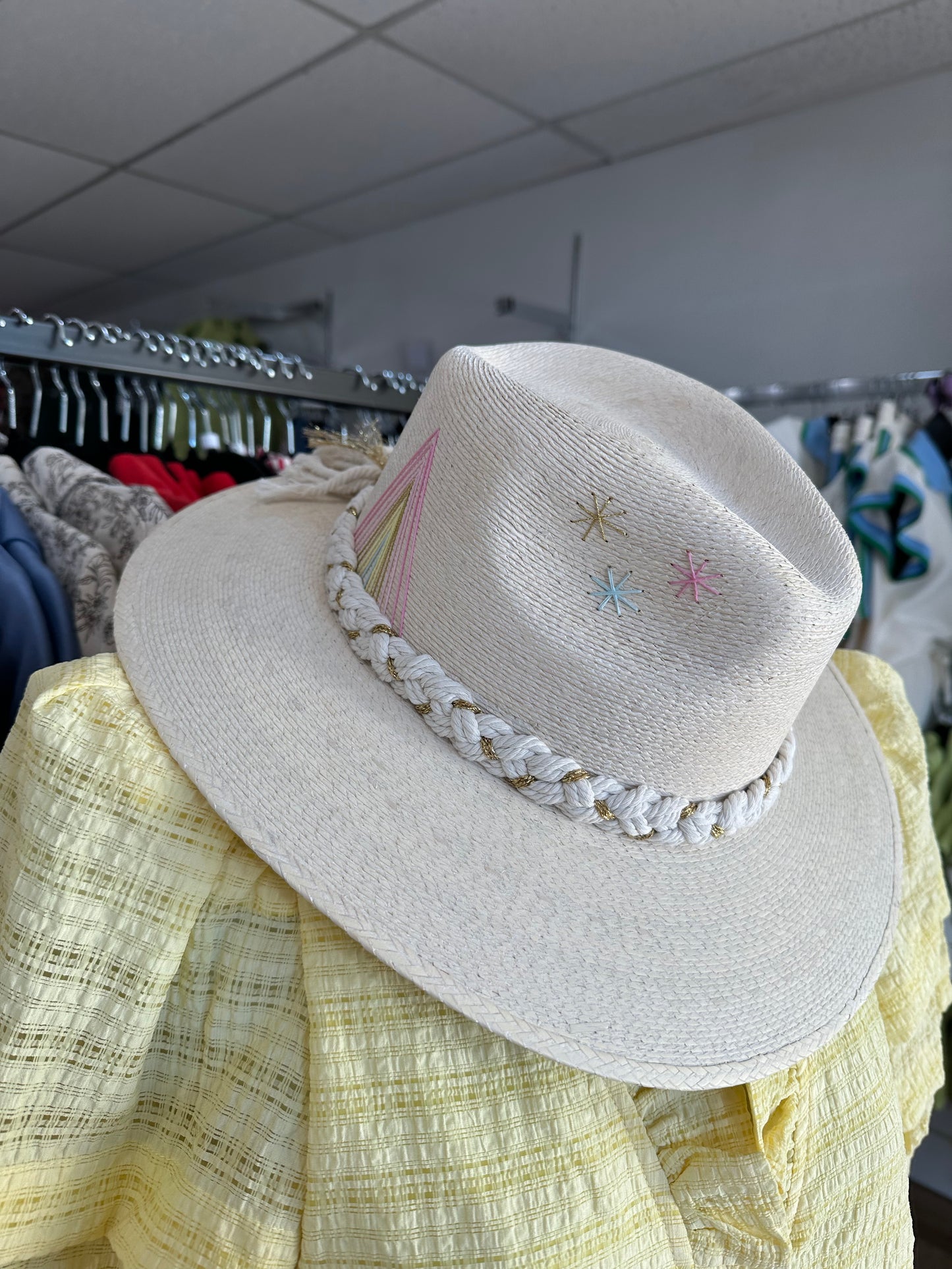 BALDIZ- burst w/triangle crown hat