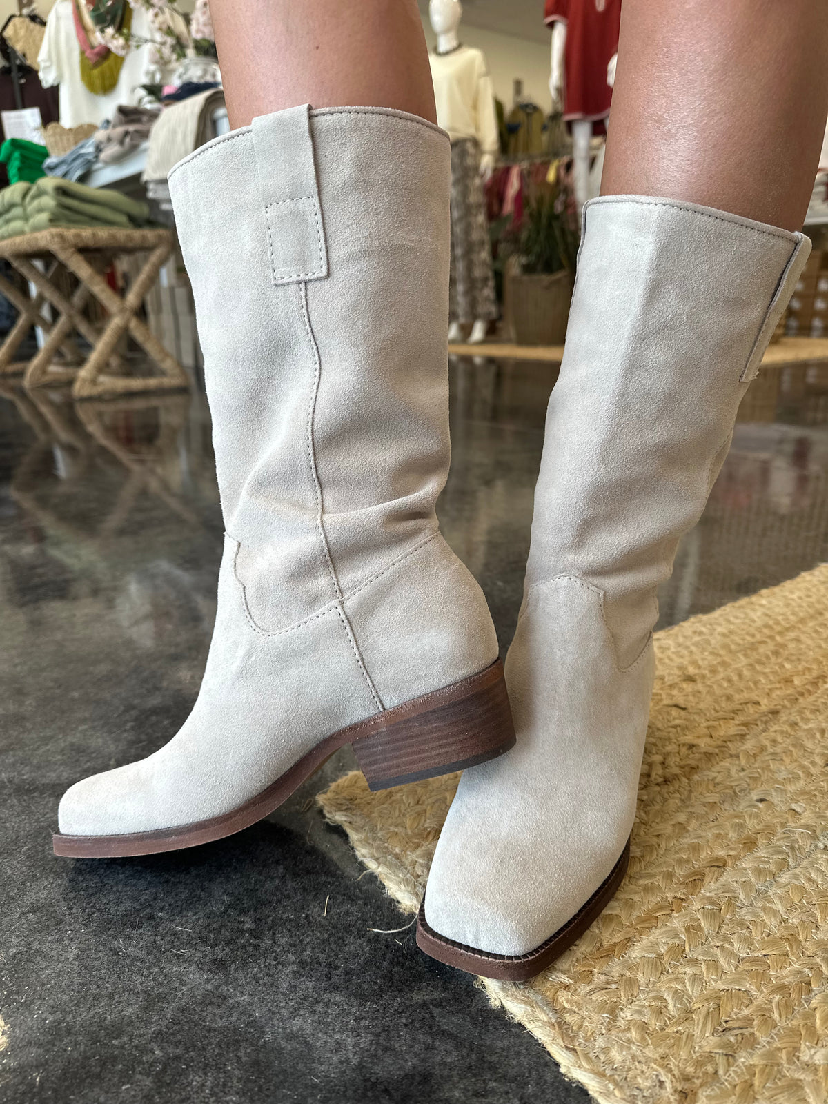 ROMIE LT TAUPE SUEDE boot - Dolce Vita