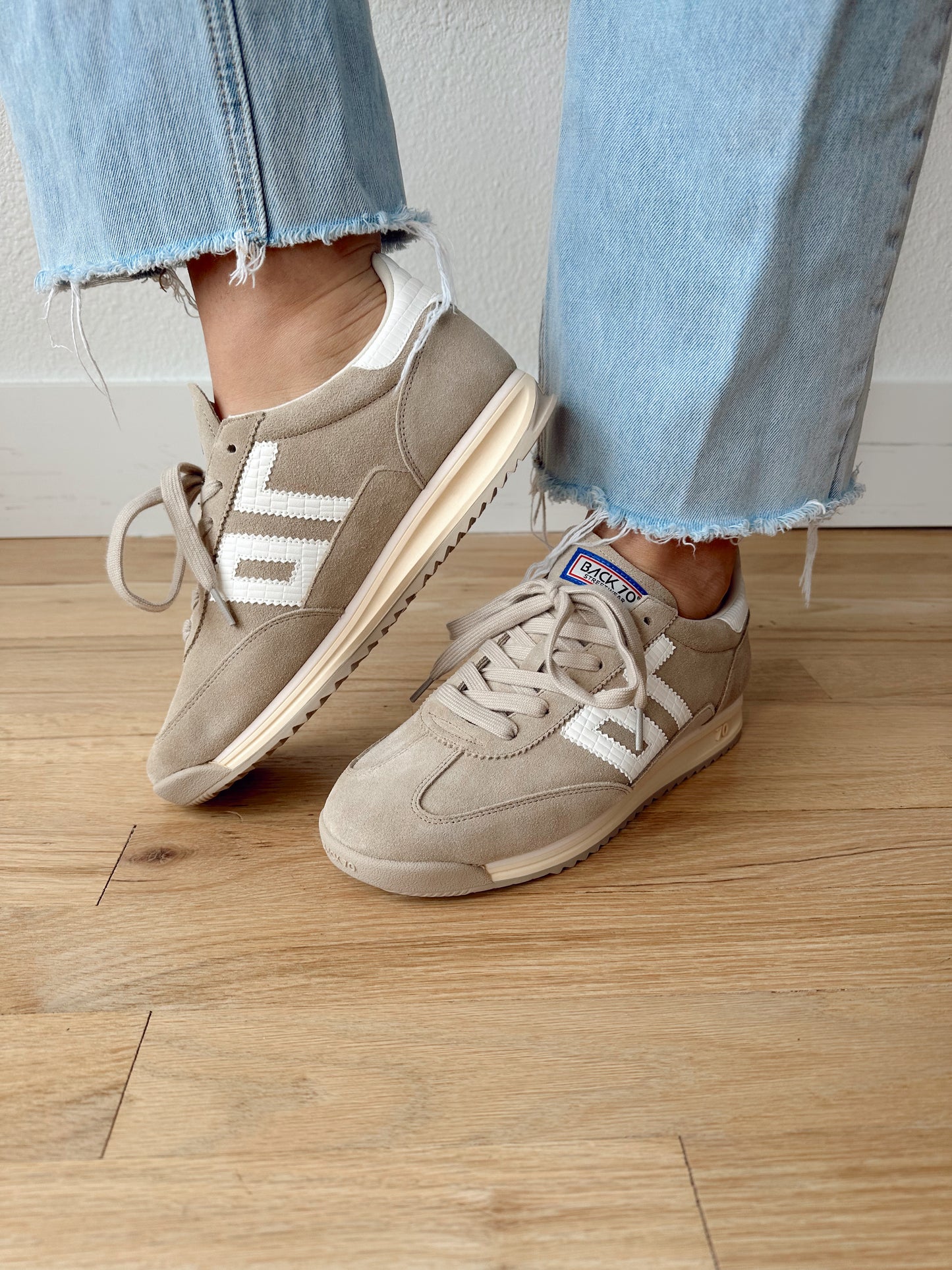 Barkley jogger in sand BACK70