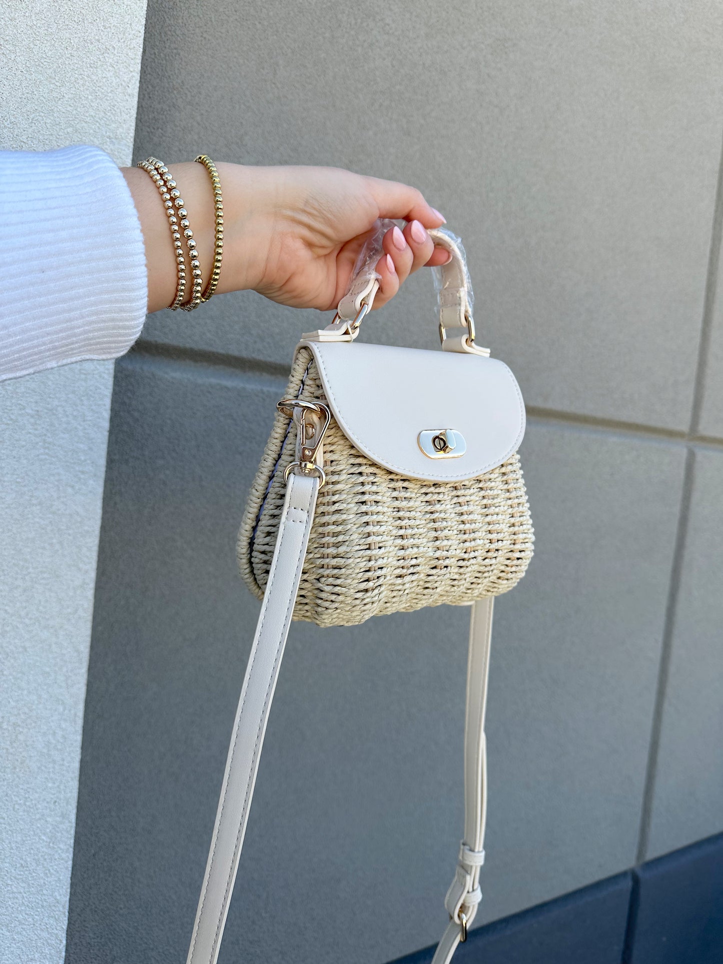 Sandy raffia crossbody