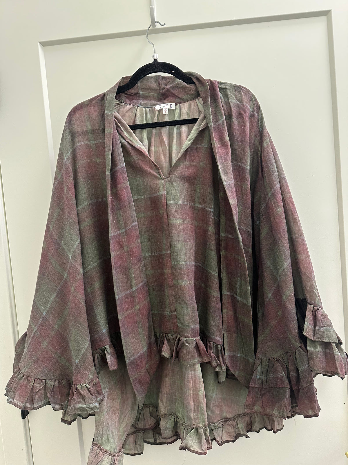 GG poncho top