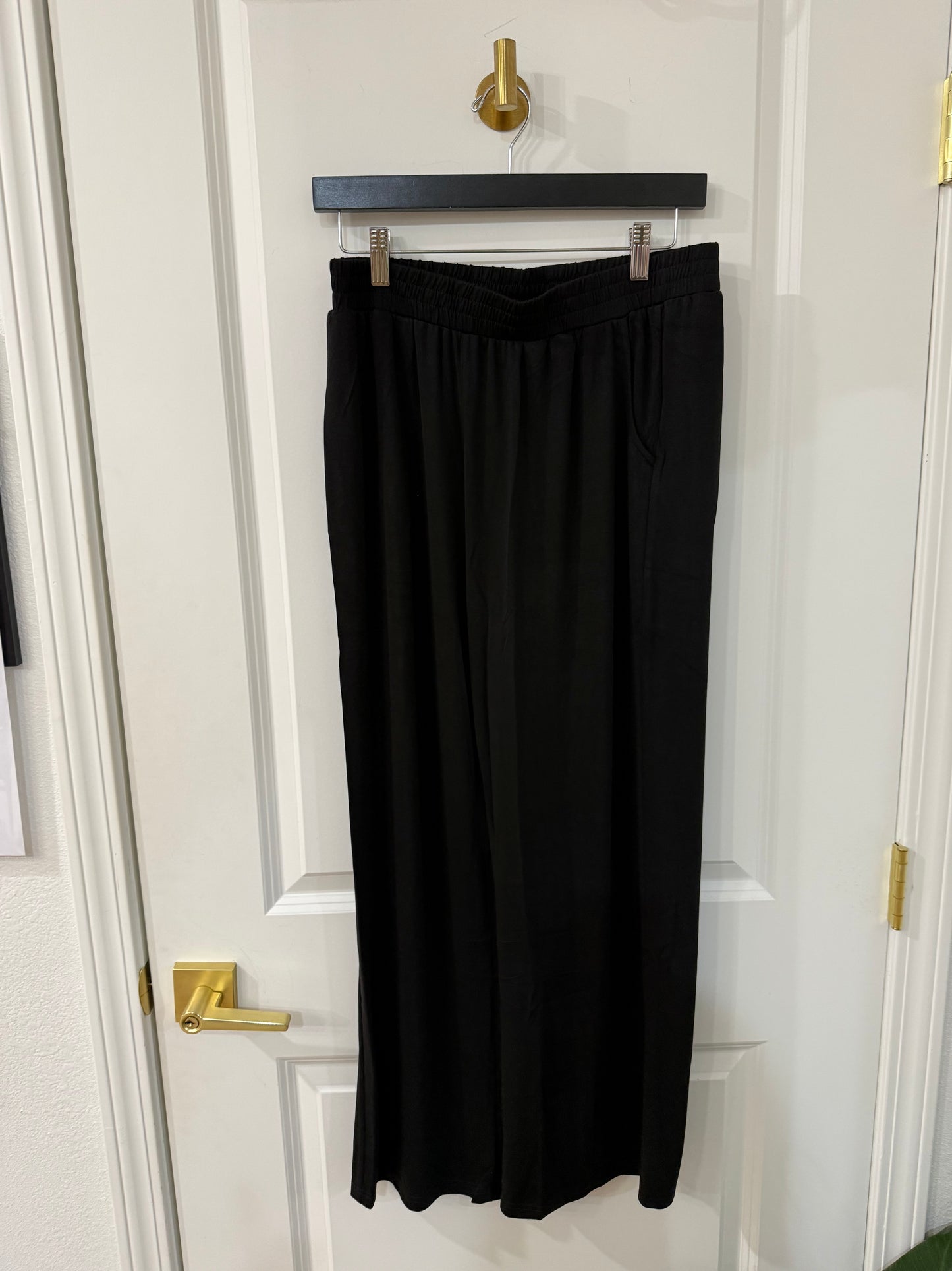 Black knit pant