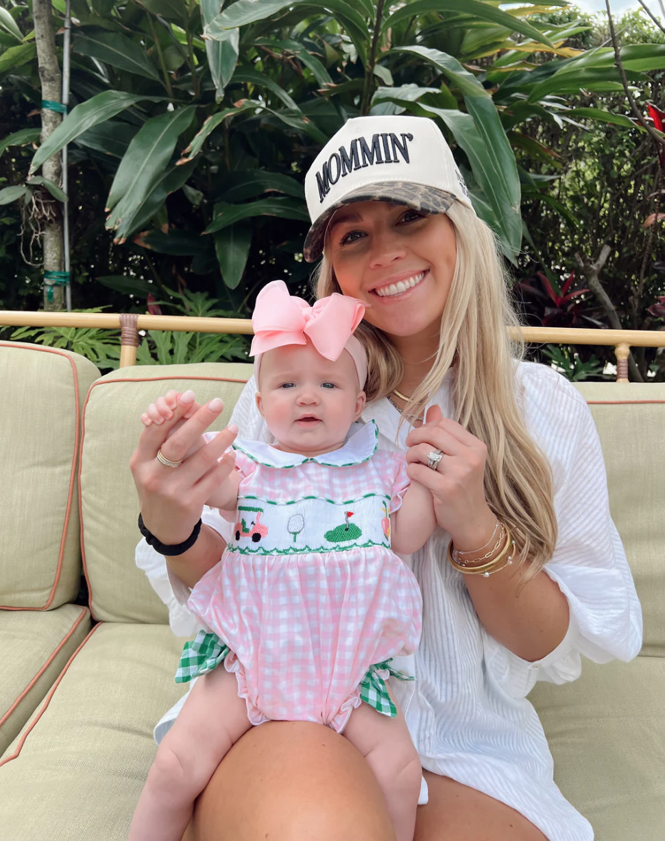 Mommin' - Black Vintage Trucker Hat