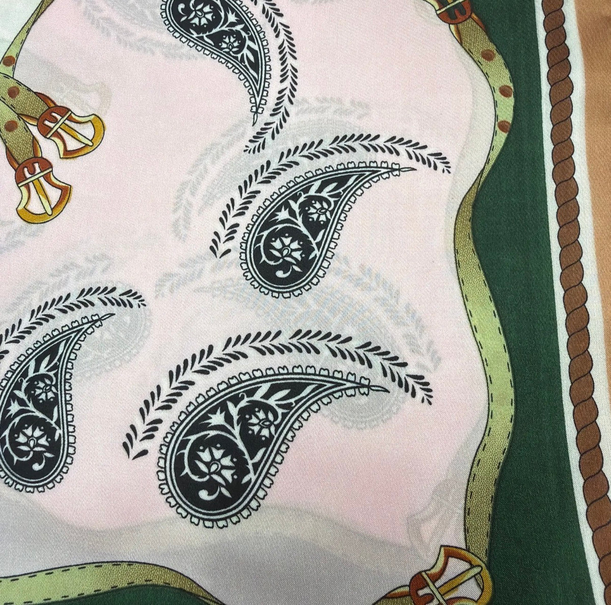 CLASSIC PAISLEY INSPIRED PATTERN SCARF (2 colors)