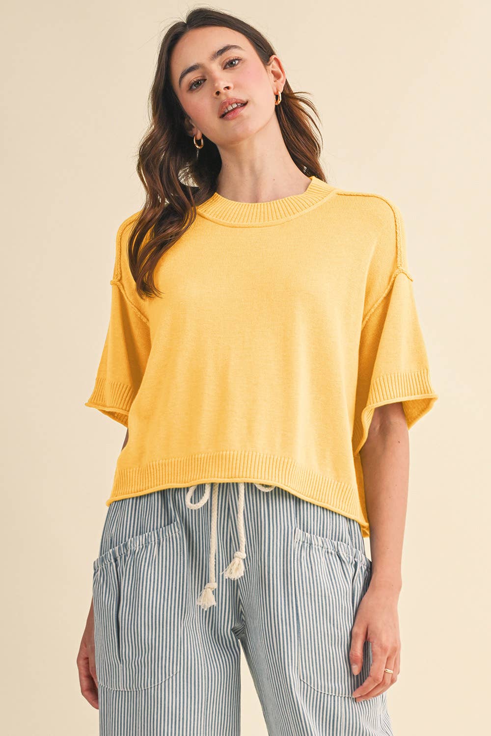 LIGHTWEIGHT KNIT MOCK NECK SHORT SLEEVE SWEATER