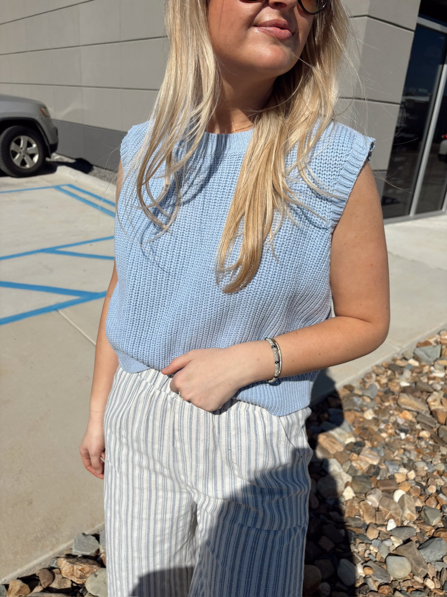 KNIT SWEATER VEST