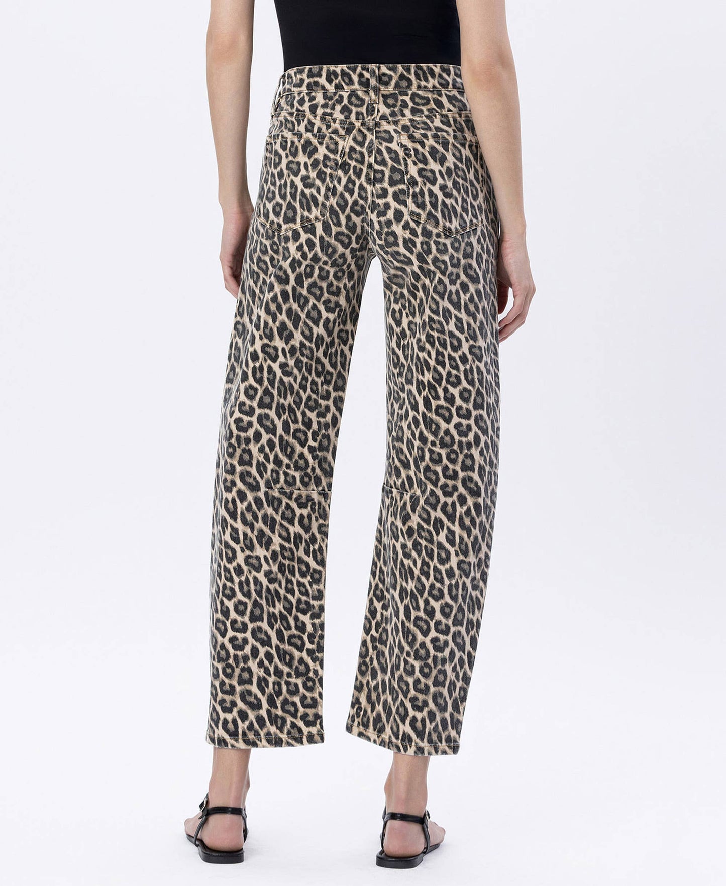 HIGH RISE LEOPARD PRINT BARREL JEANS