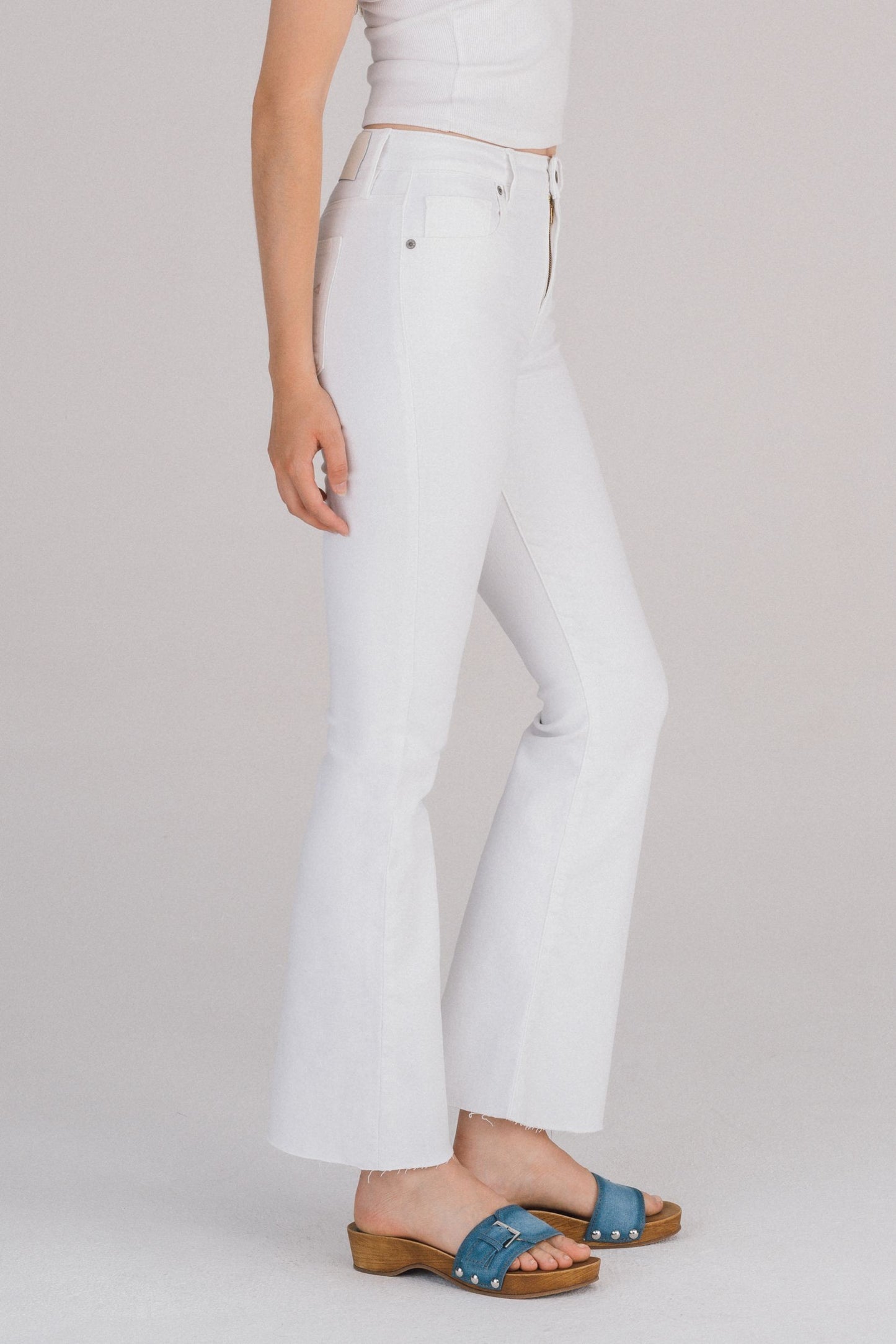 HIDDEN Happi 33" Crop Flare White