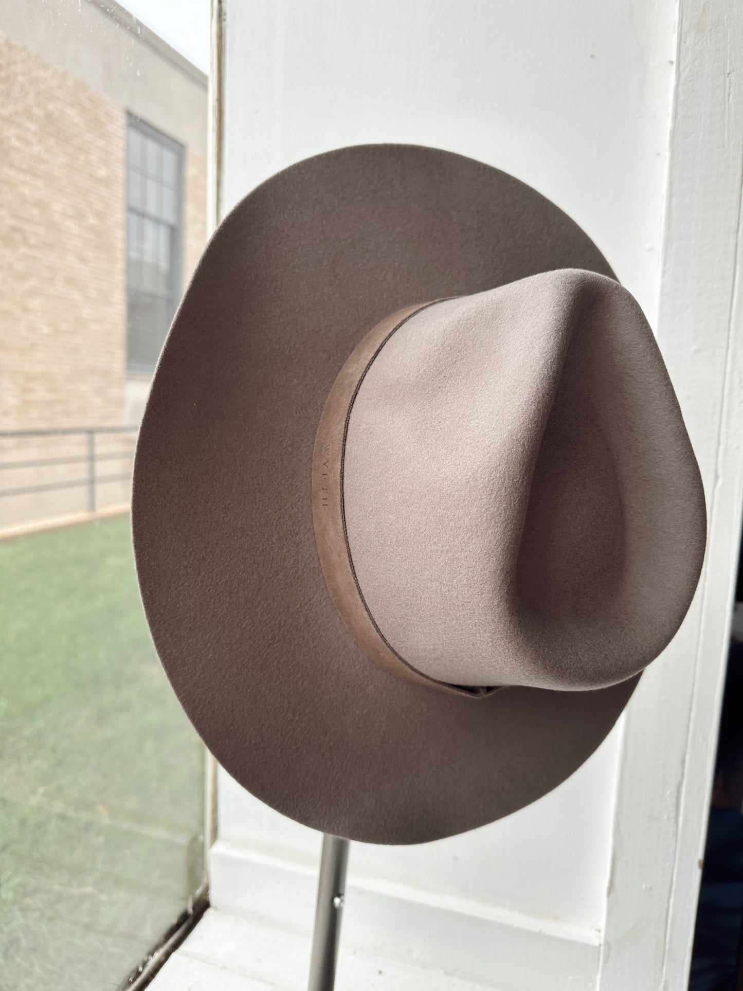 WYETH River in Light Grey