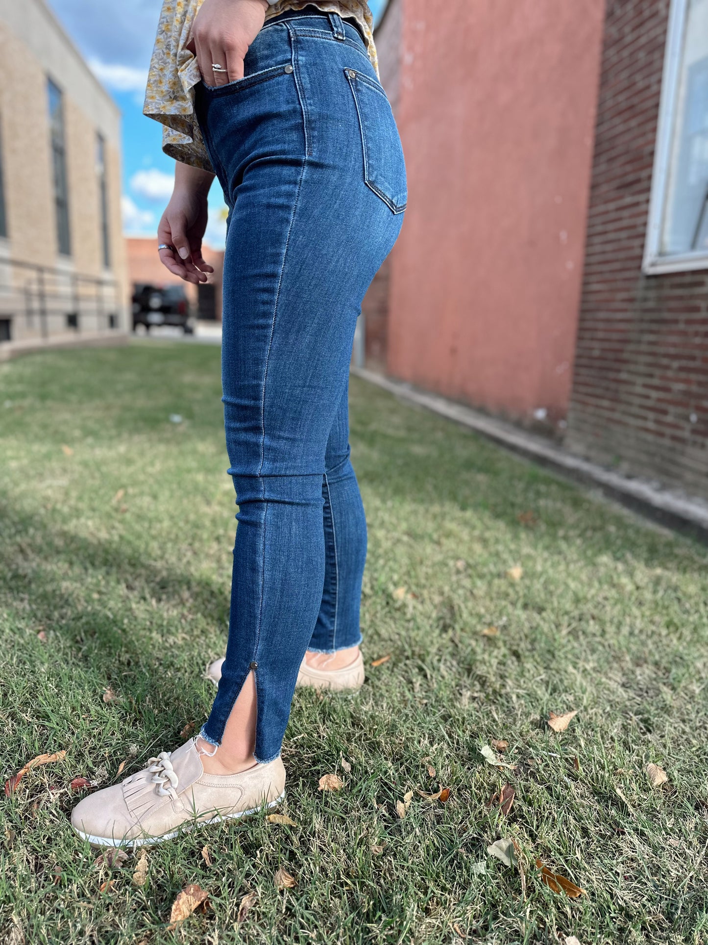 High Wise Slit Skinny - JUDY BLUE