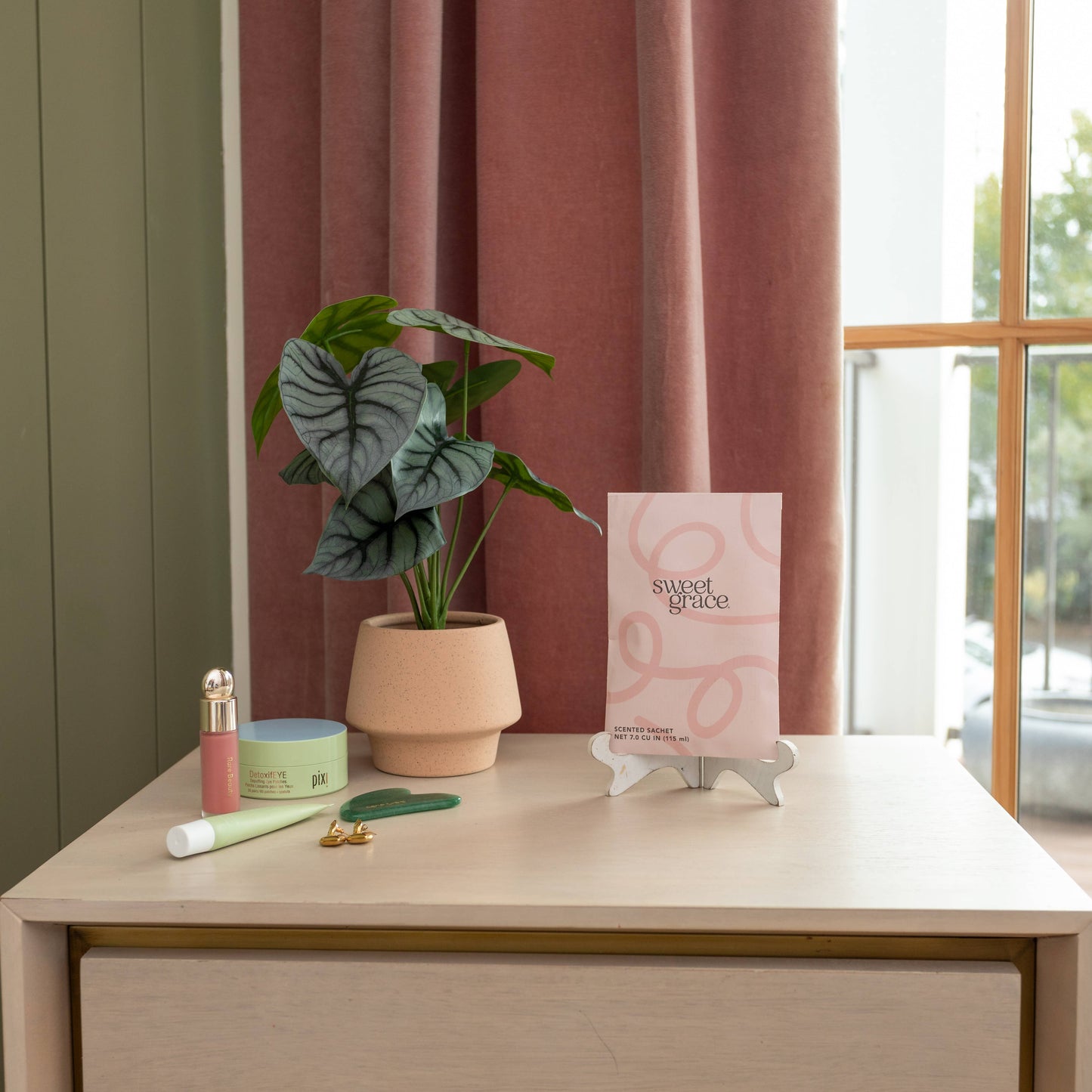 Sweet Grace Modern Swirl Sachet