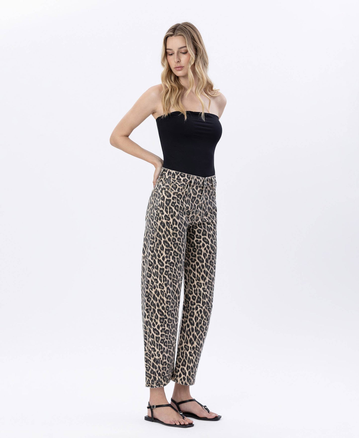 HIGH RISE LEOPARD PRINT BARREL JEANS