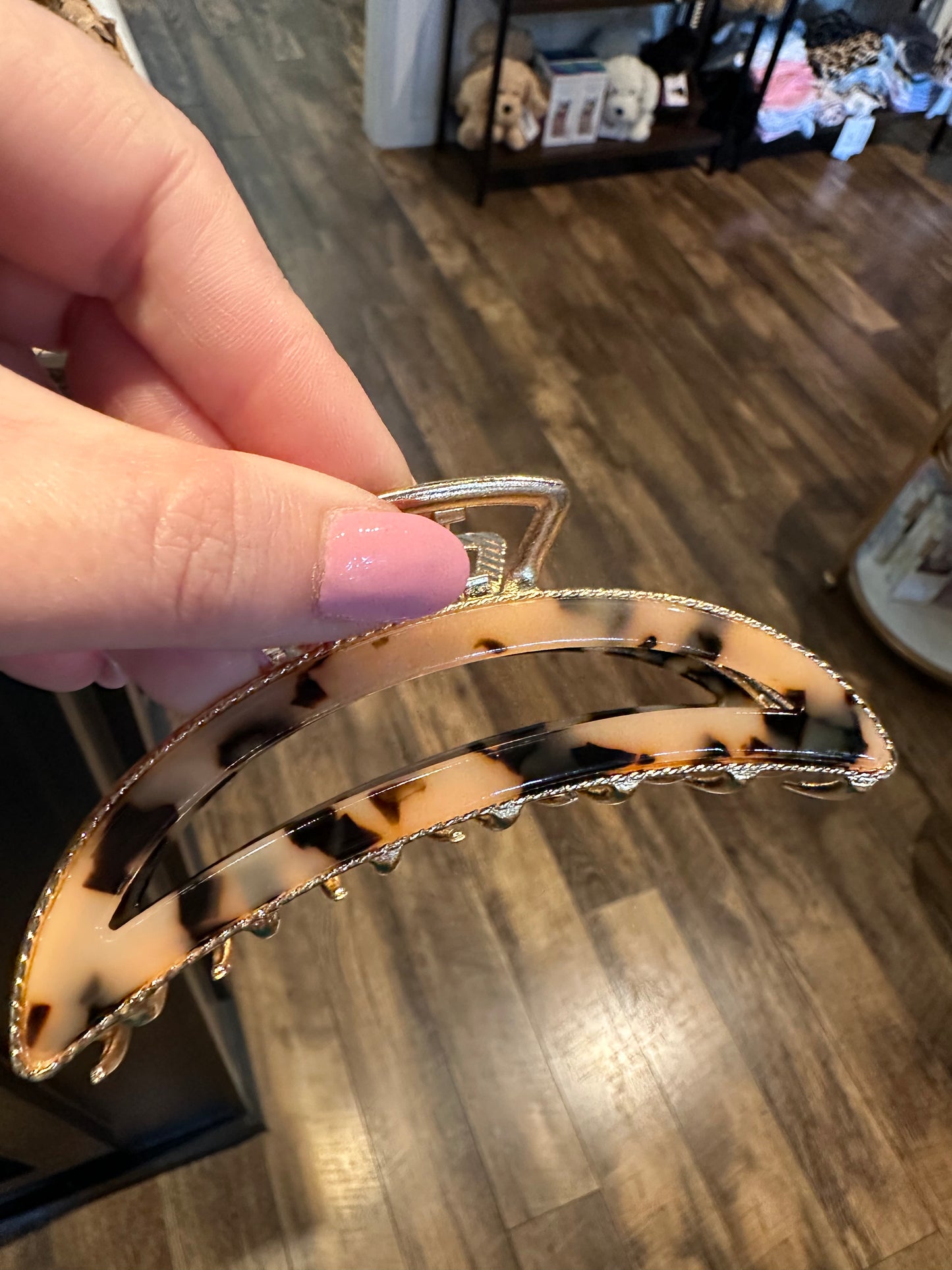 Tortoise gold clip