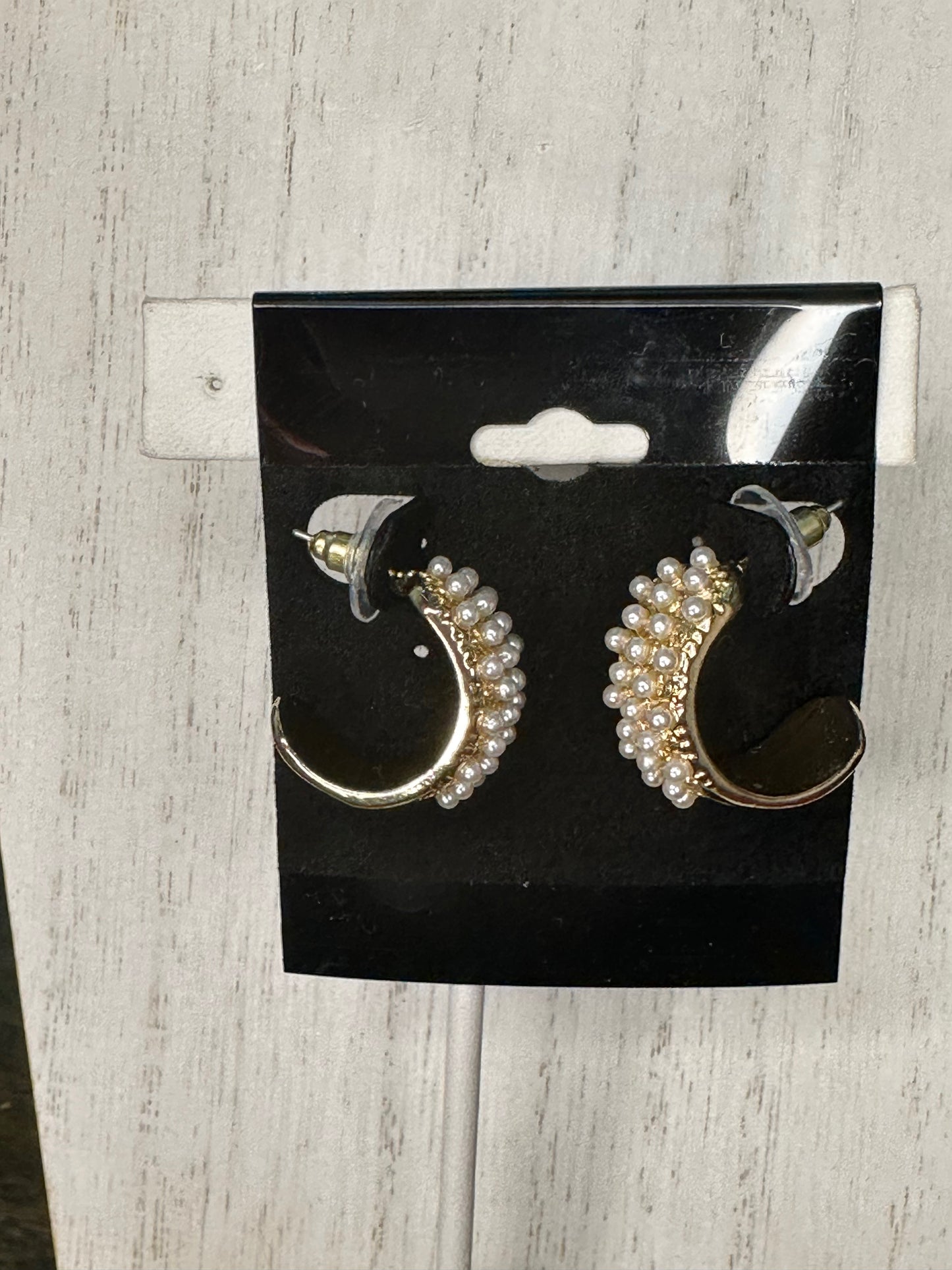 Pearl moments earring