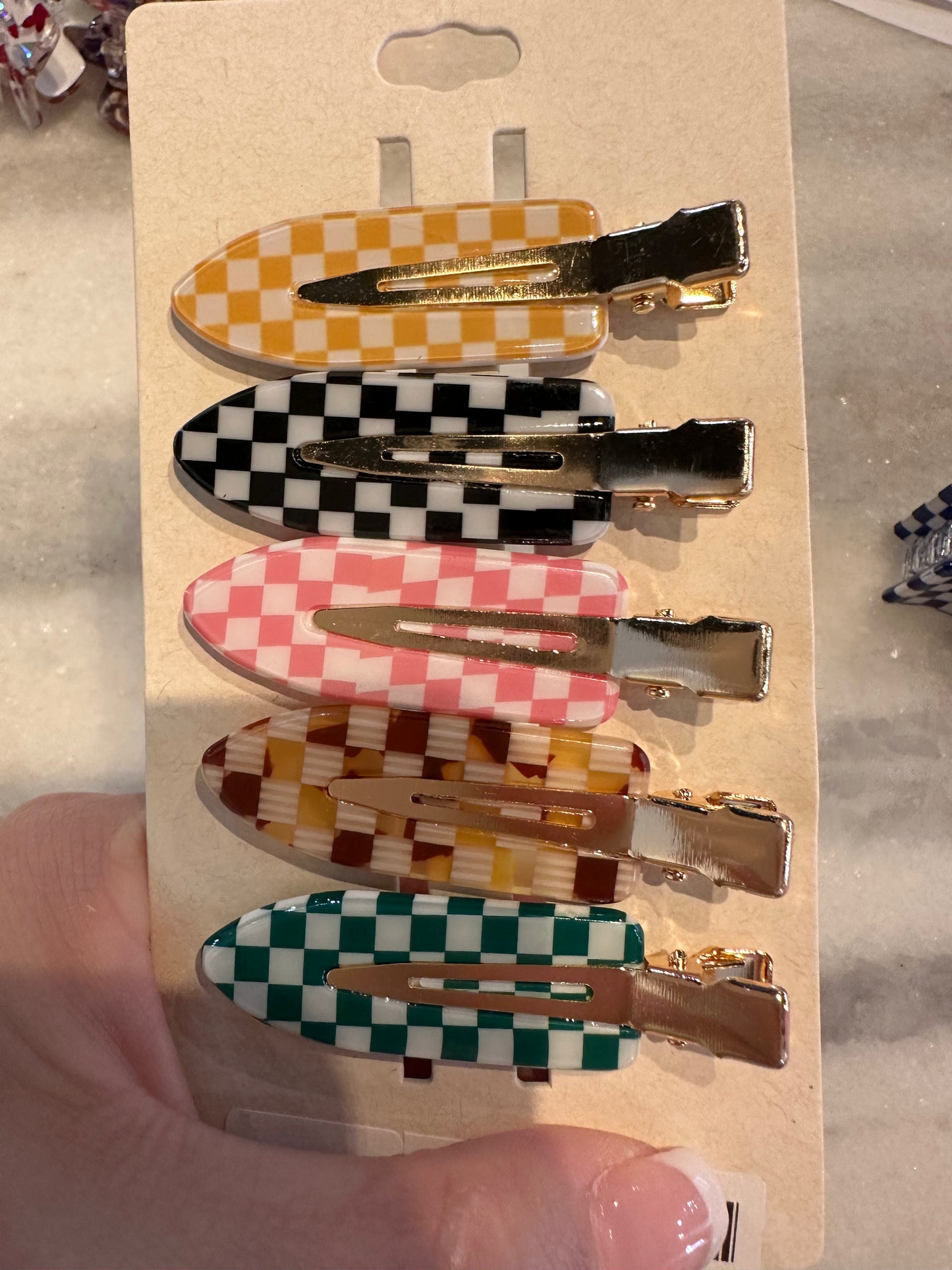 Checkered clip
