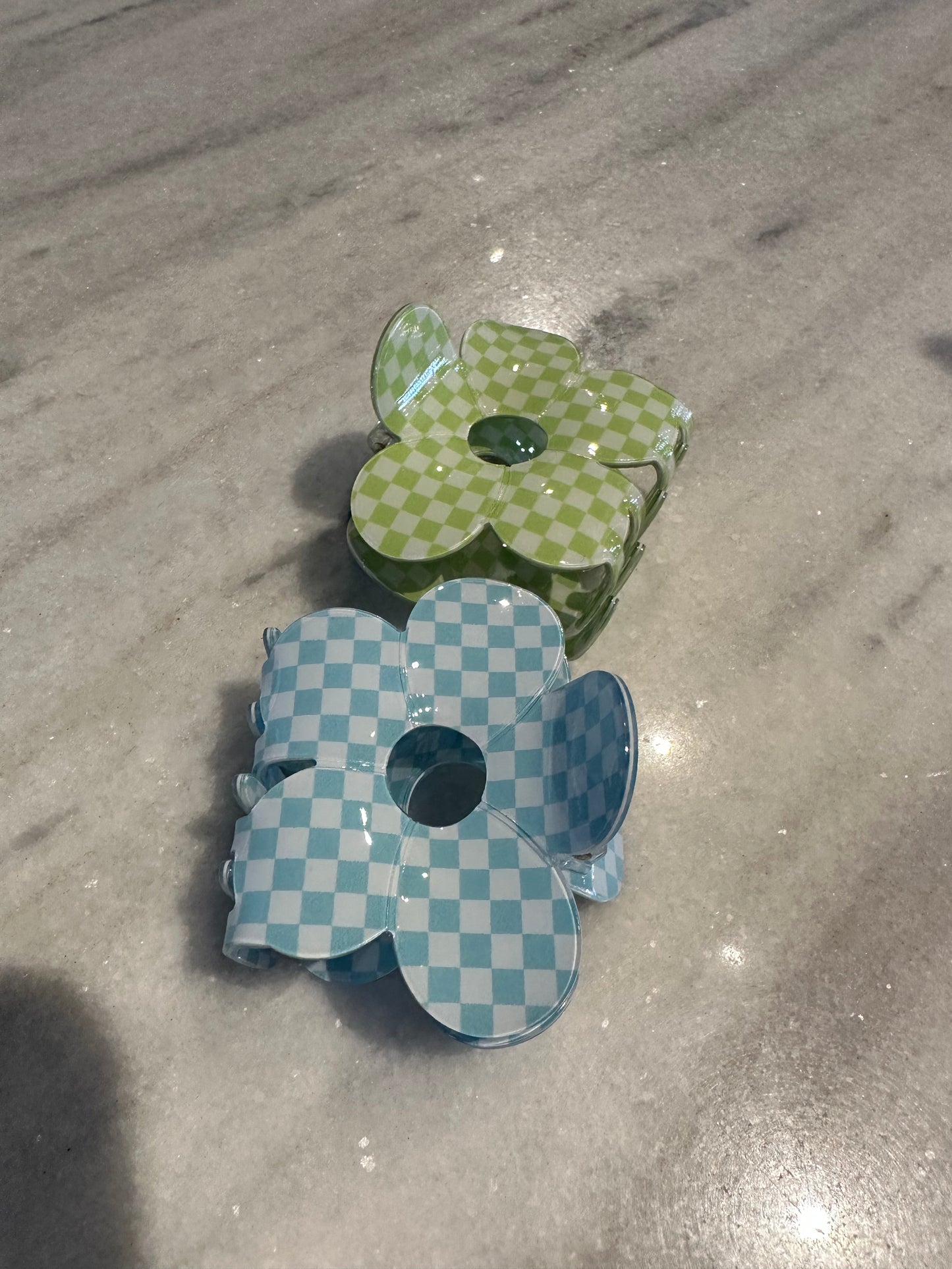 Flower checkered clip
