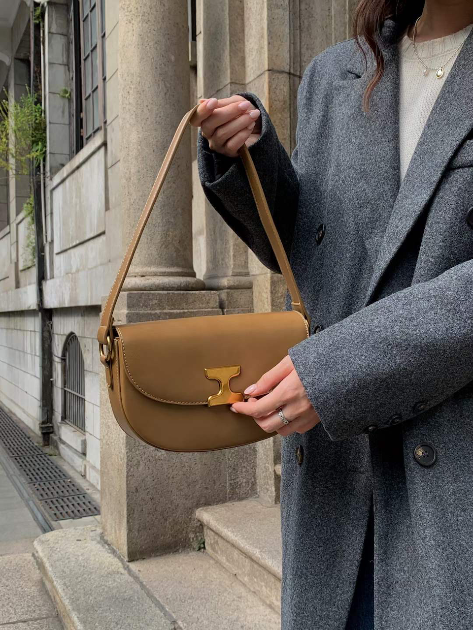 P24023 Shoulder Bag
