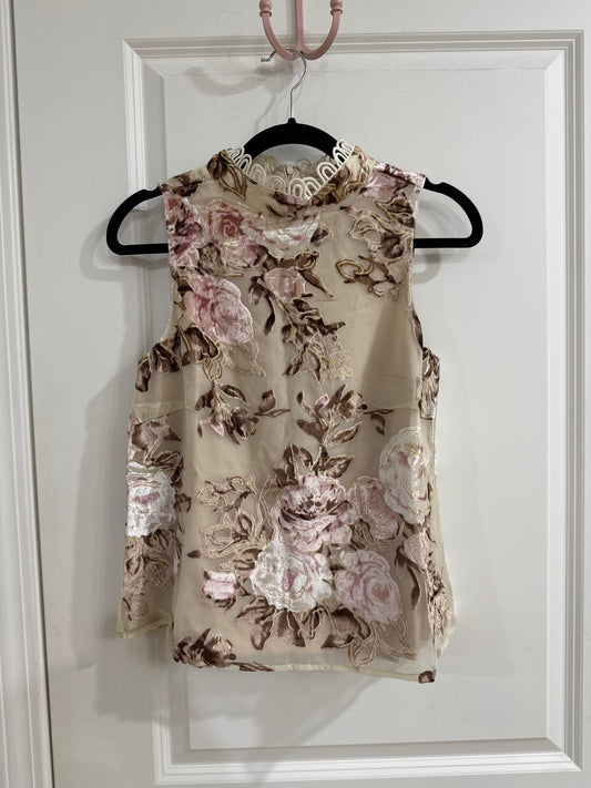 SLEEVELESS TOP WITH SCALLOP