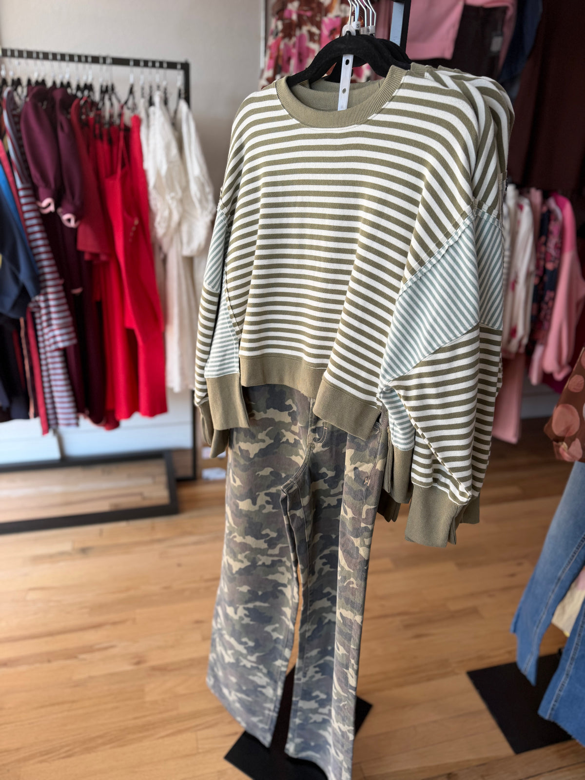 Scooped Neck Line Stripe Sweatshirts