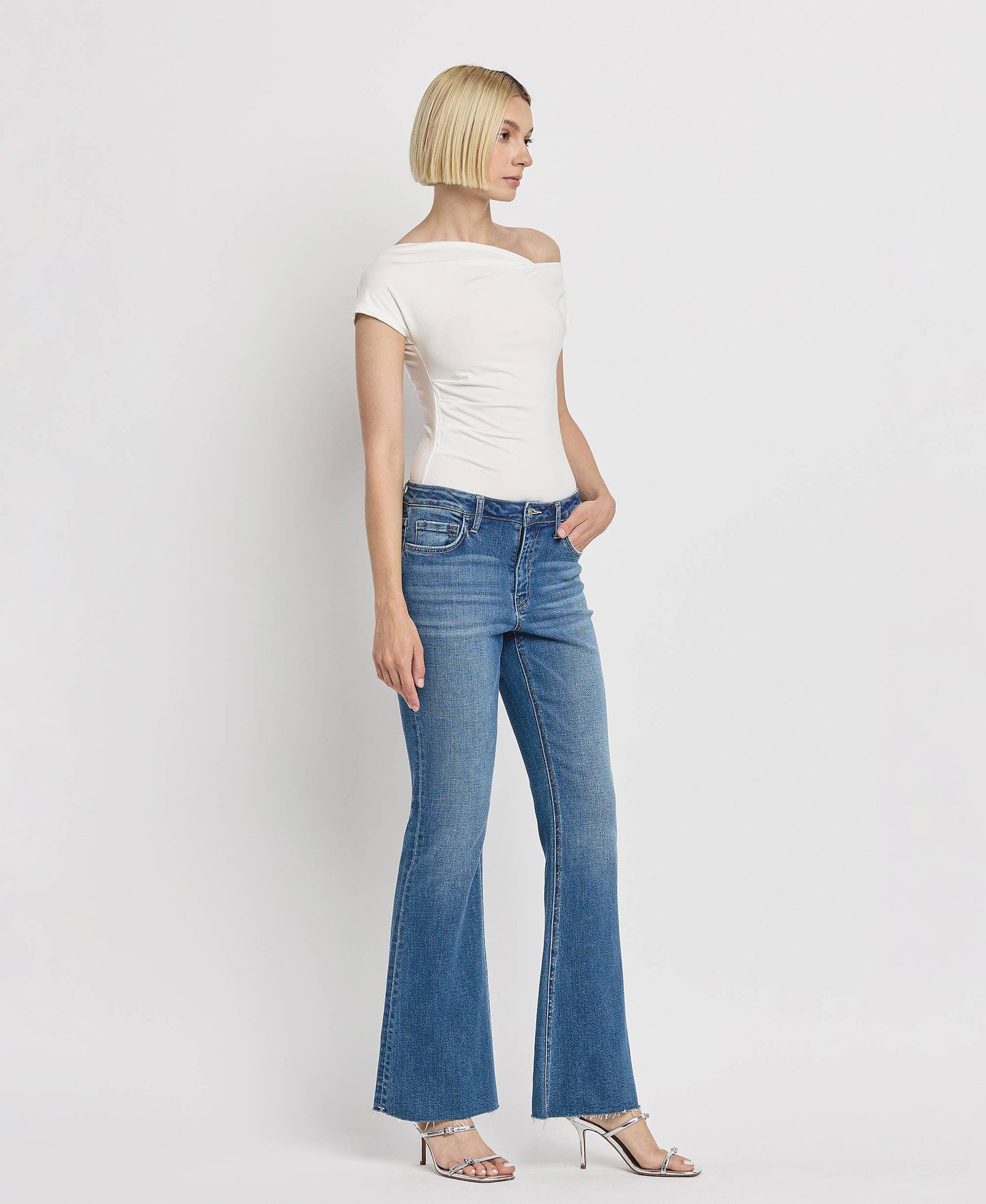 HIGH RISE RAW HEM RELAXED FLARE JEANS