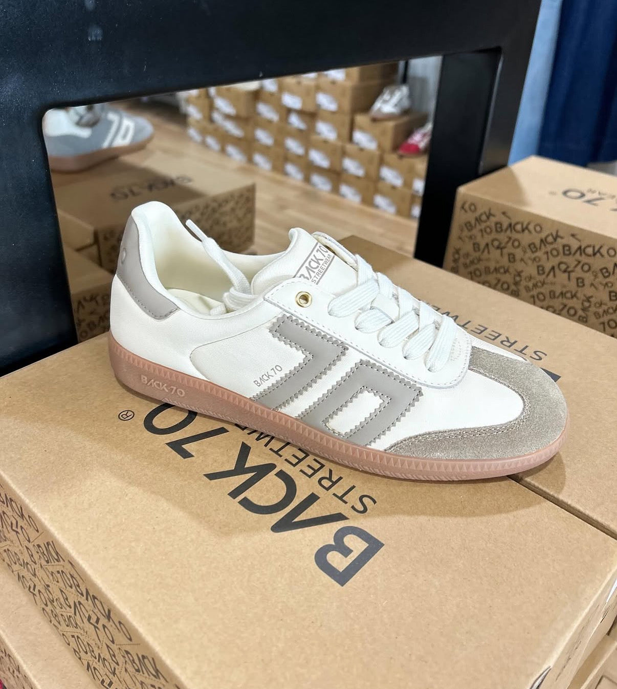 Back 70 Cloud Milk taupe