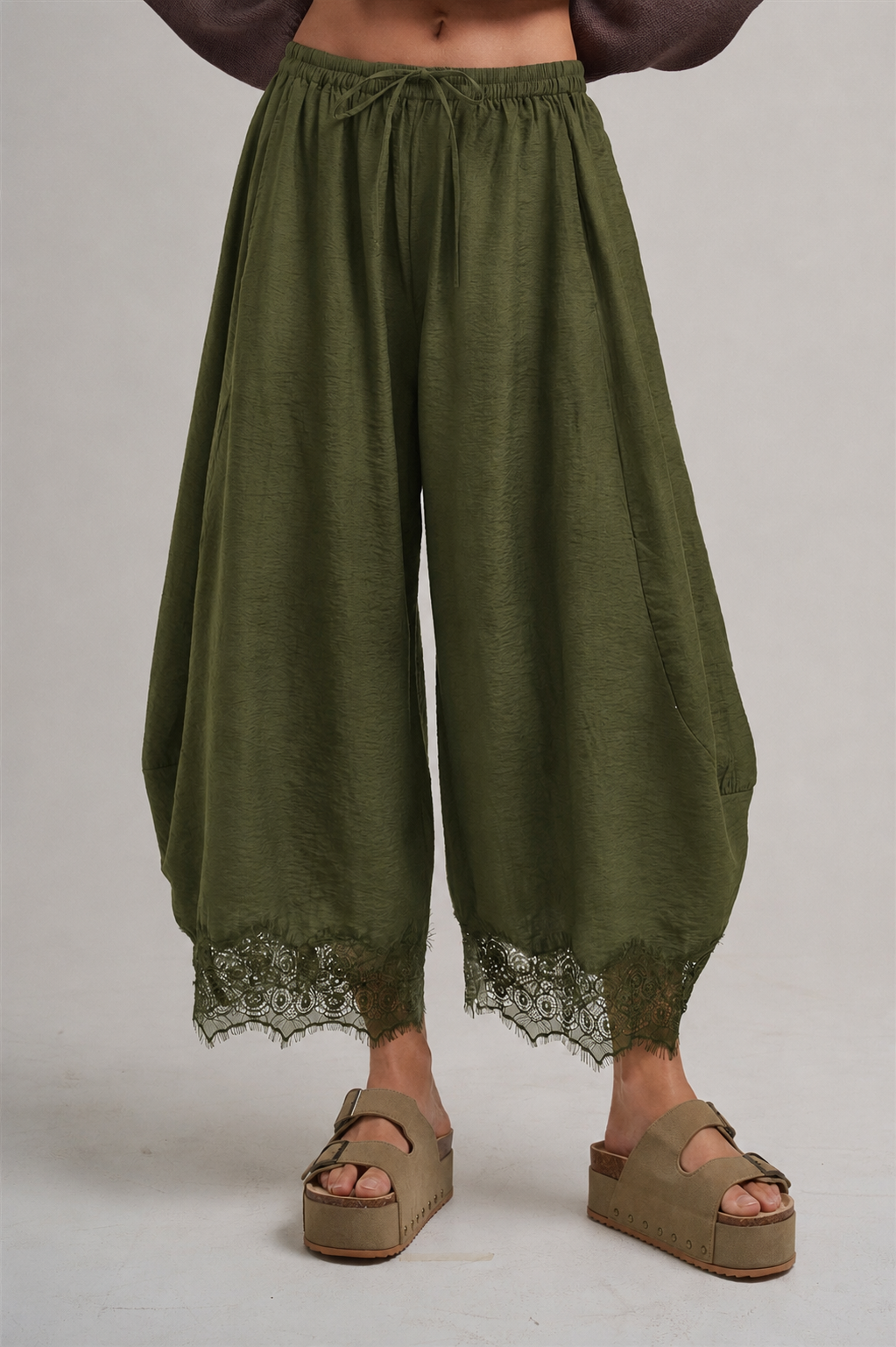 LIGHTWEIGHT BALLOON LEG PANTS WITH DELICATE LACE