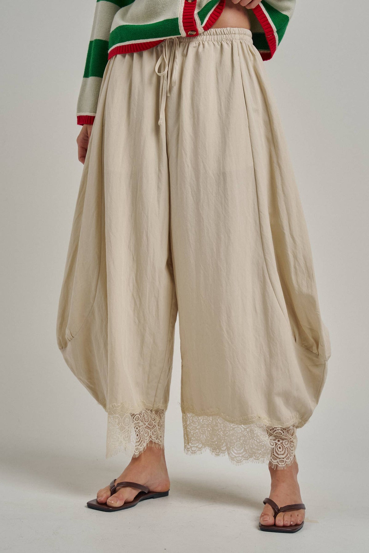 LIGHTWEIGHT BALLOON LEG PANTS WITH DELICATE LACE