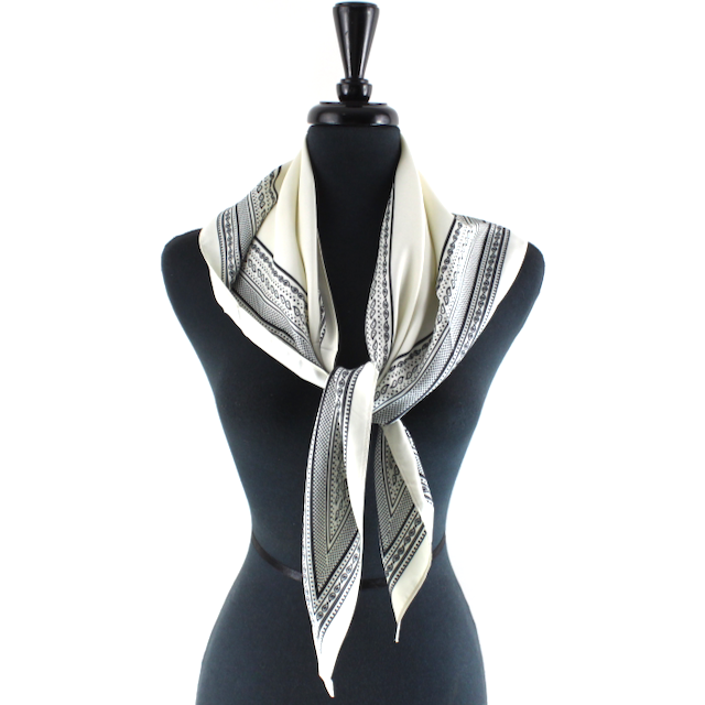 S25277 Border Print Triangle Lightweight Scarf