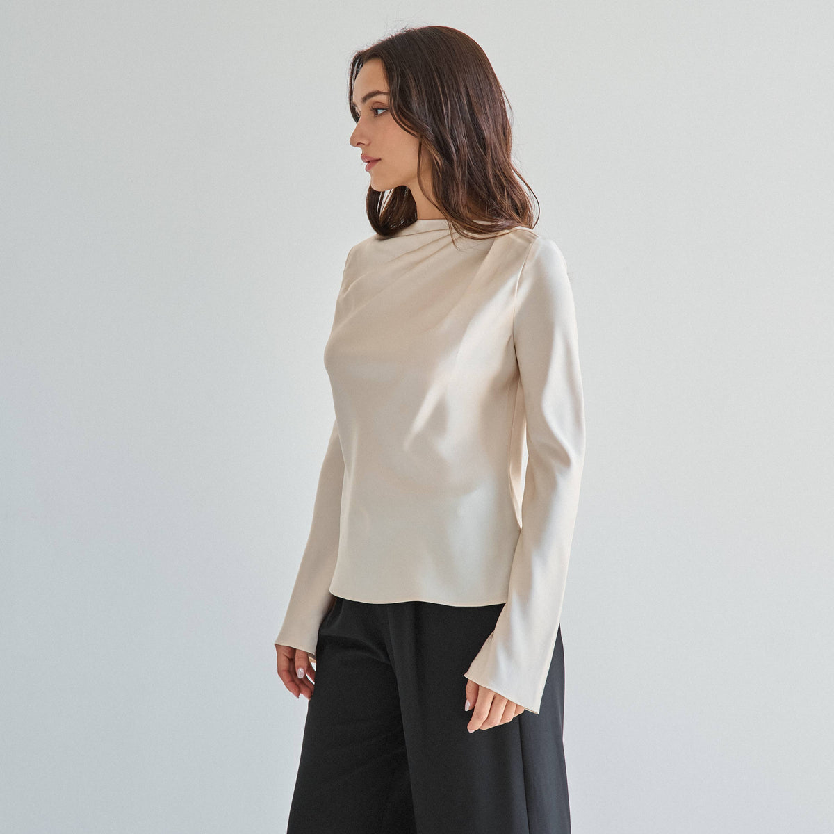 AT3536 Draped stain blouse