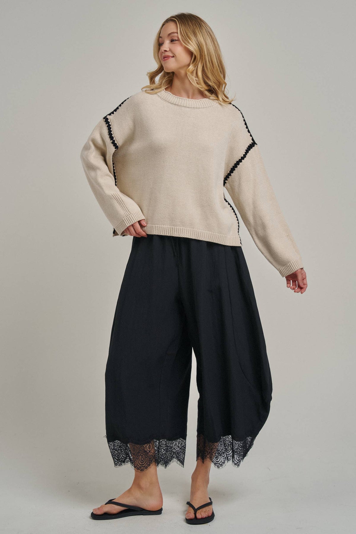 LIGHTWEIGHT BALLOON LEG PANTS WITH DELICATE LACE