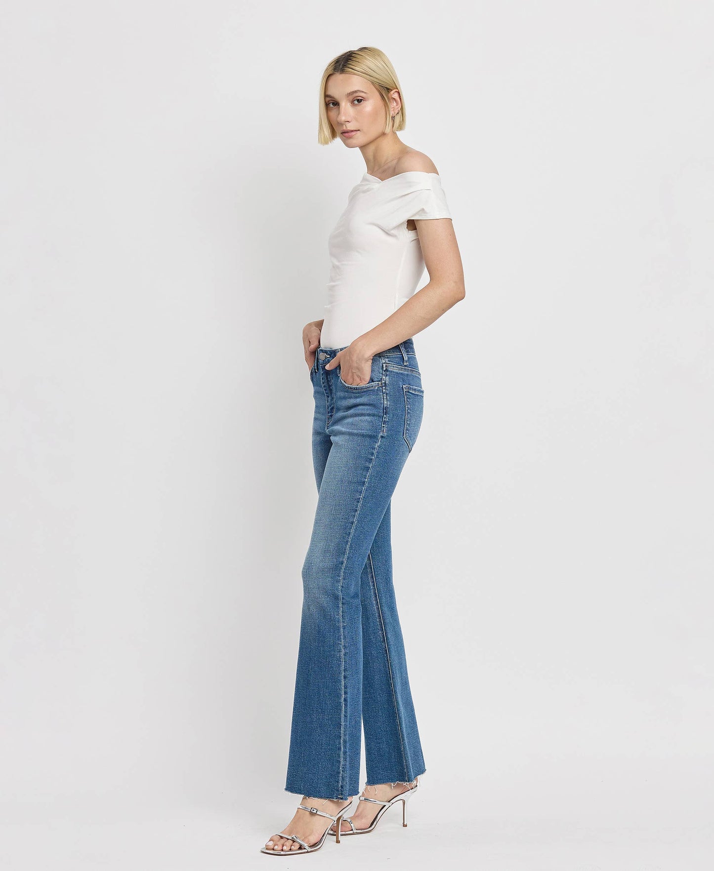 HIGH RISE RAW HEM RELAXED FLARE JEANS