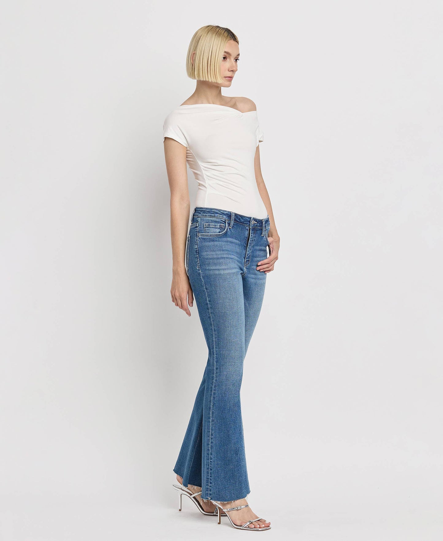 HIGH RISE RAW HEM RELAXED FLARE JEANS