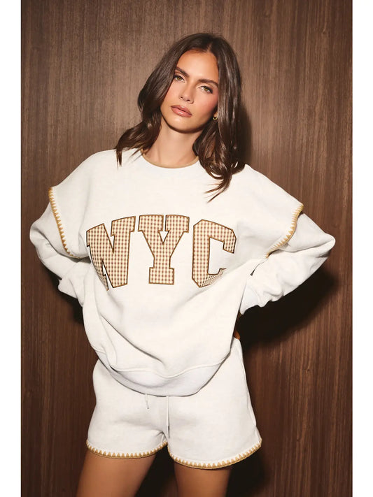 CONTRAST DETAIL PULL OVER TOP WITH "NYC" GRAPHIC