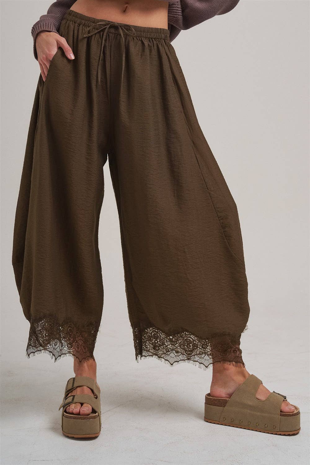 LIGHTWEIGHT BALLOON LEG PANTS WITH DELICATE LACE