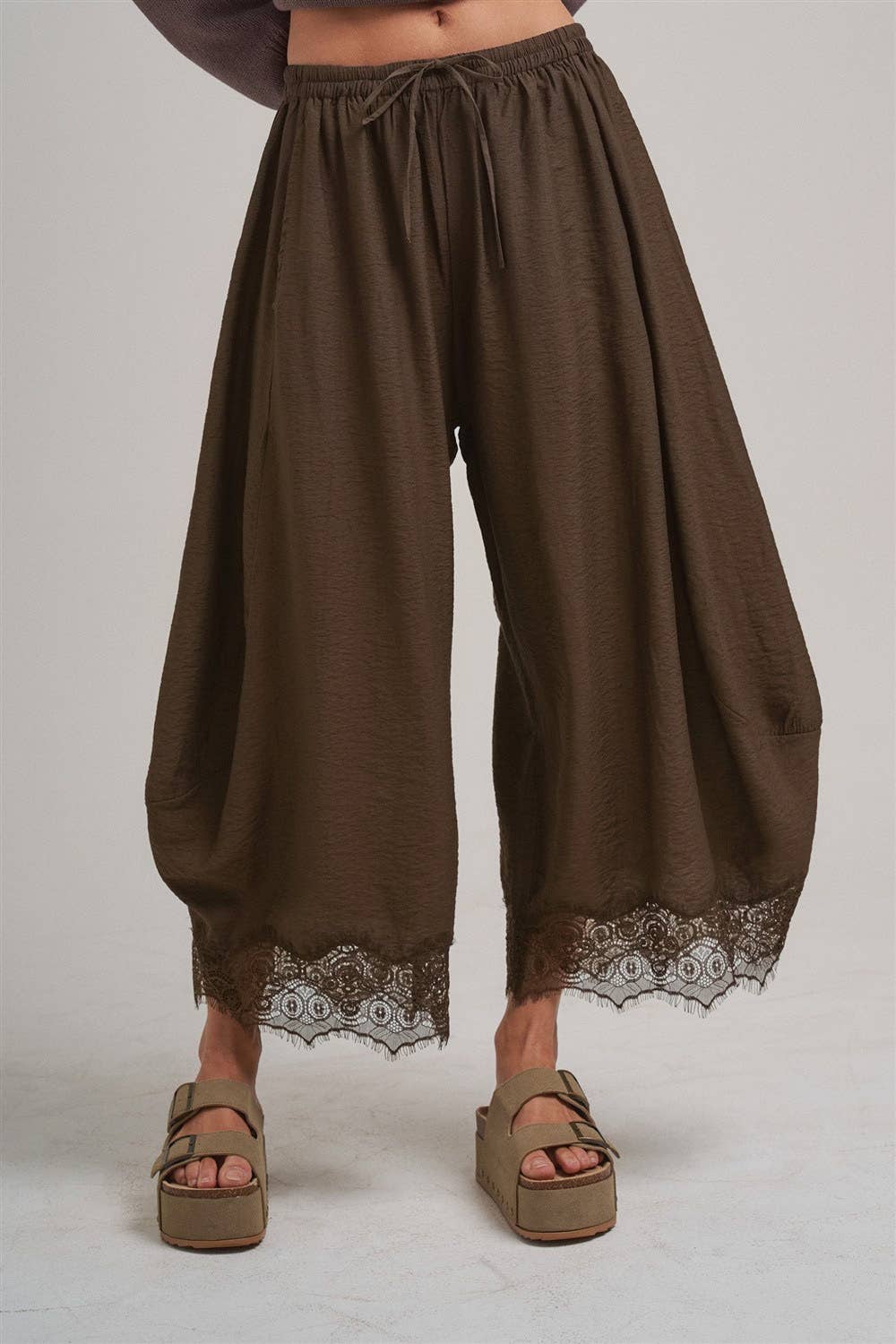 LIGHTWEIGHT BALLOON LEG PANTS WITH DELICATE LACE