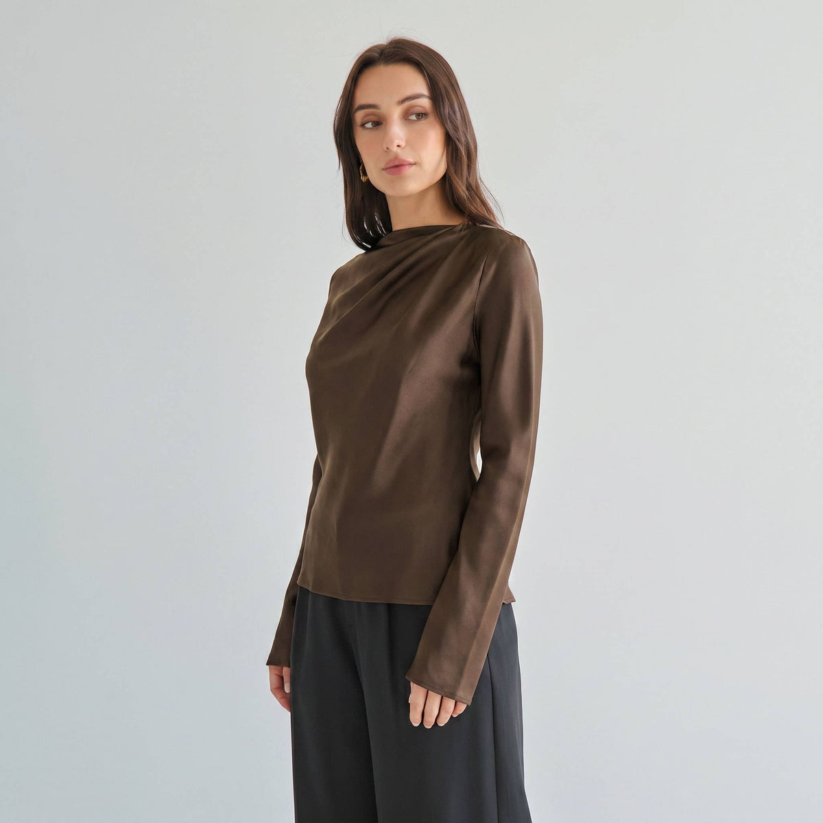 AT3536 Draped stain blouse