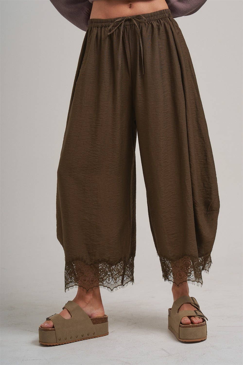 LIGHTWEIGHT BALLOON LEG PANTS WITH DELICATE LACE