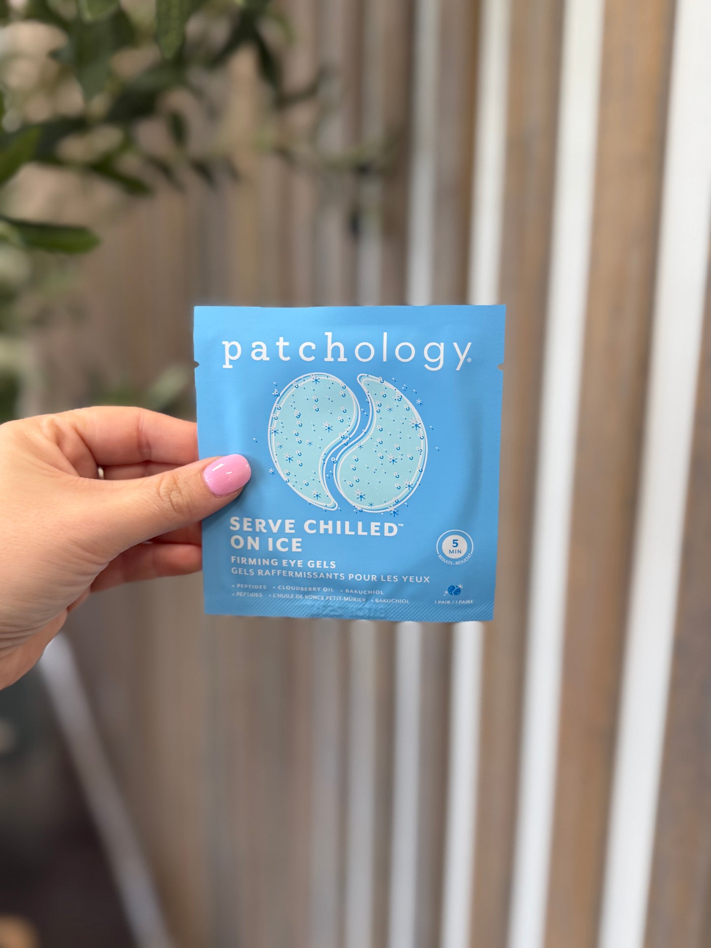 Iced eye gel patches
