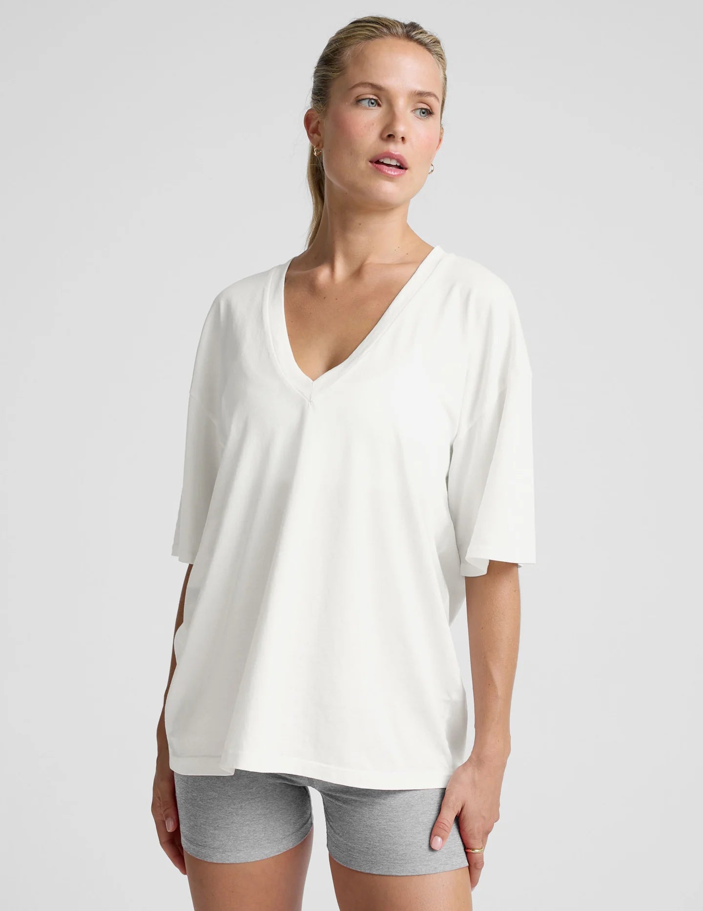 better than ever oversized vneck tee white BEYOND YOGA