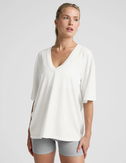 better than ever oversized vneck tee white BEYOND YOGA