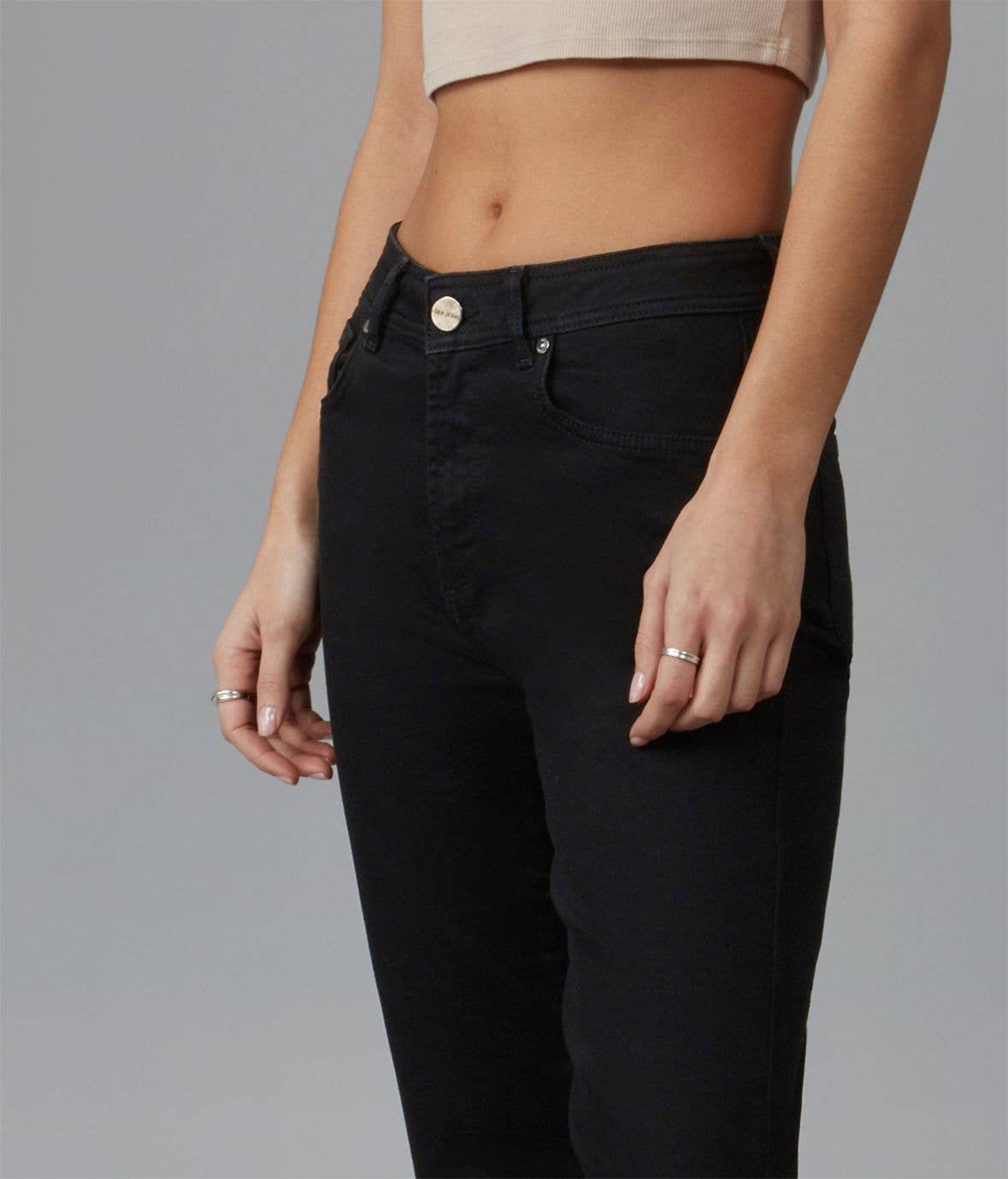 DENVER-BLK High Rise Straight Jeans 31" Inseam - Lola