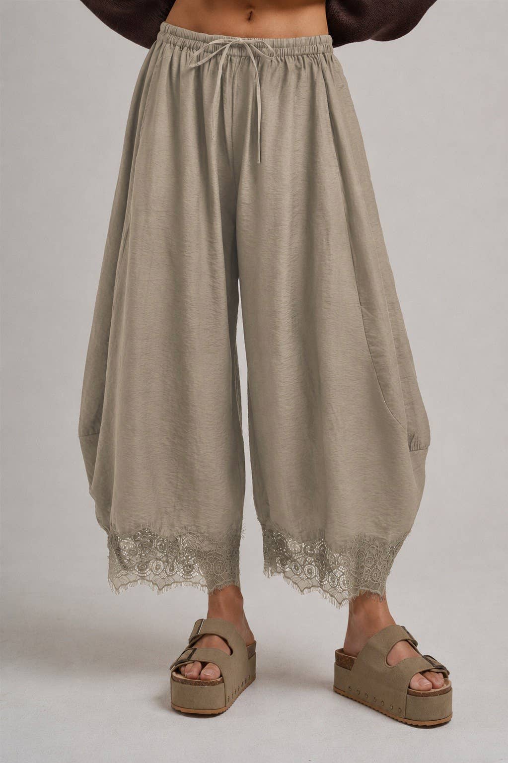 LIGHTWEIGHT BALLOON LEG PANTS WITH DELICATE LACE
