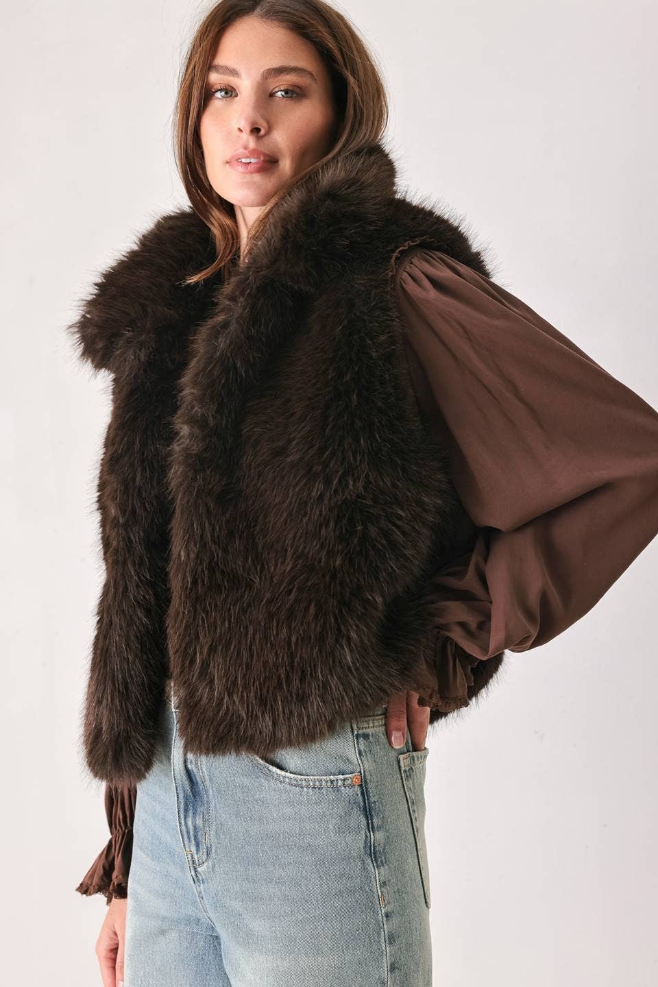 faux fur sleeveless vest CHOCOLATE BROWN
