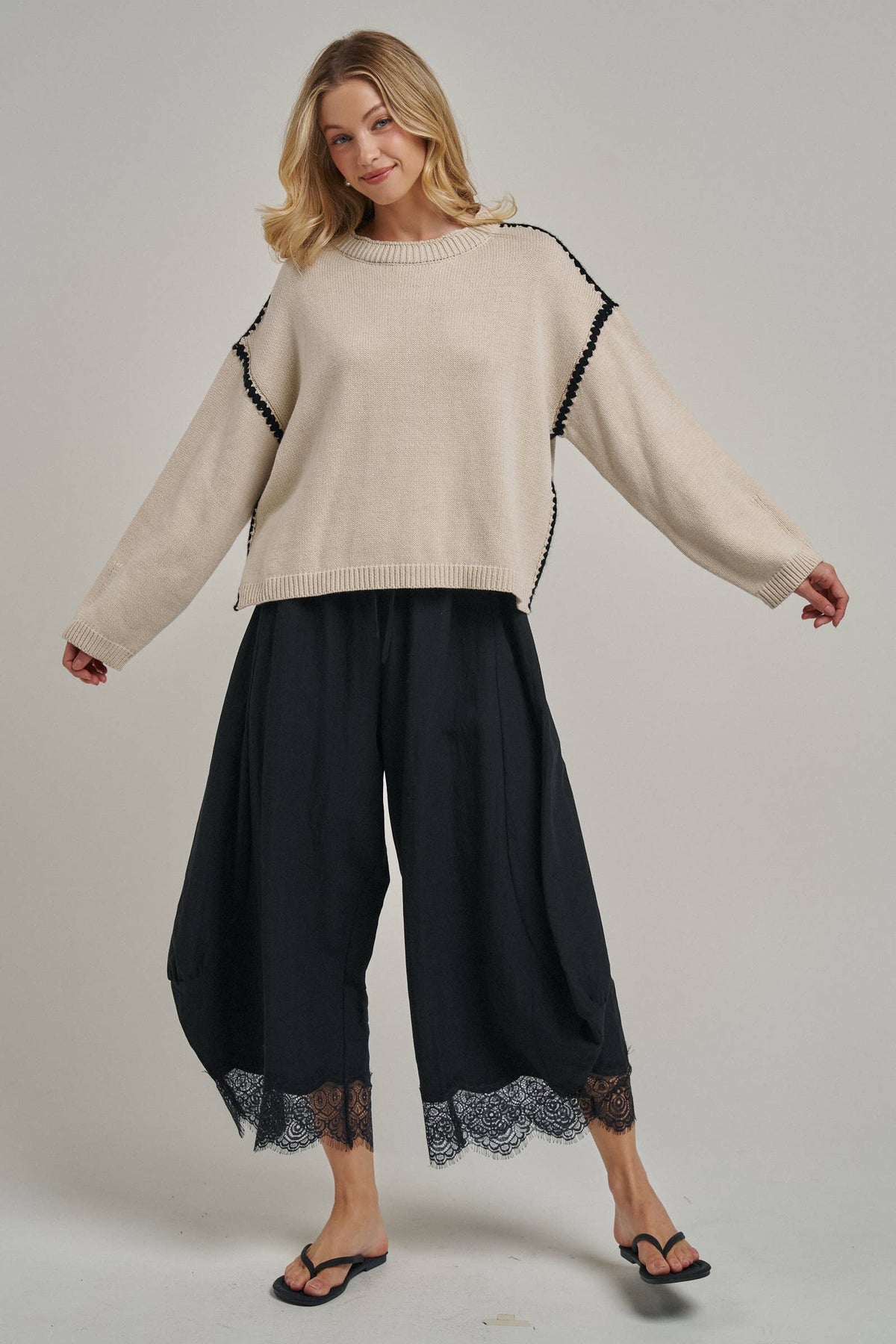 LIGHTWEIGHT BALLOON LEG PANTS WITH DELICATE LACE