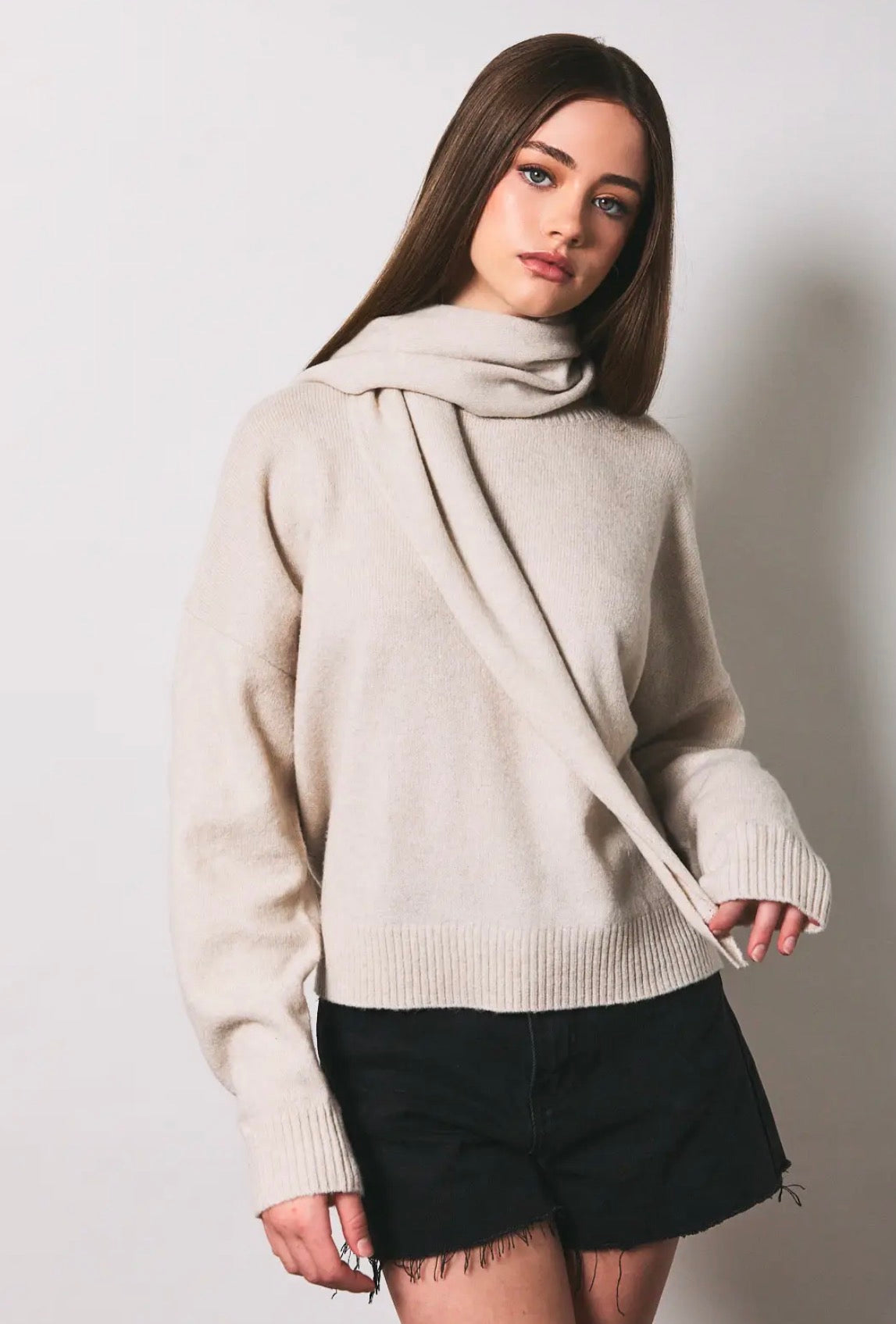 beige crewneck sweater w/detachable scarf