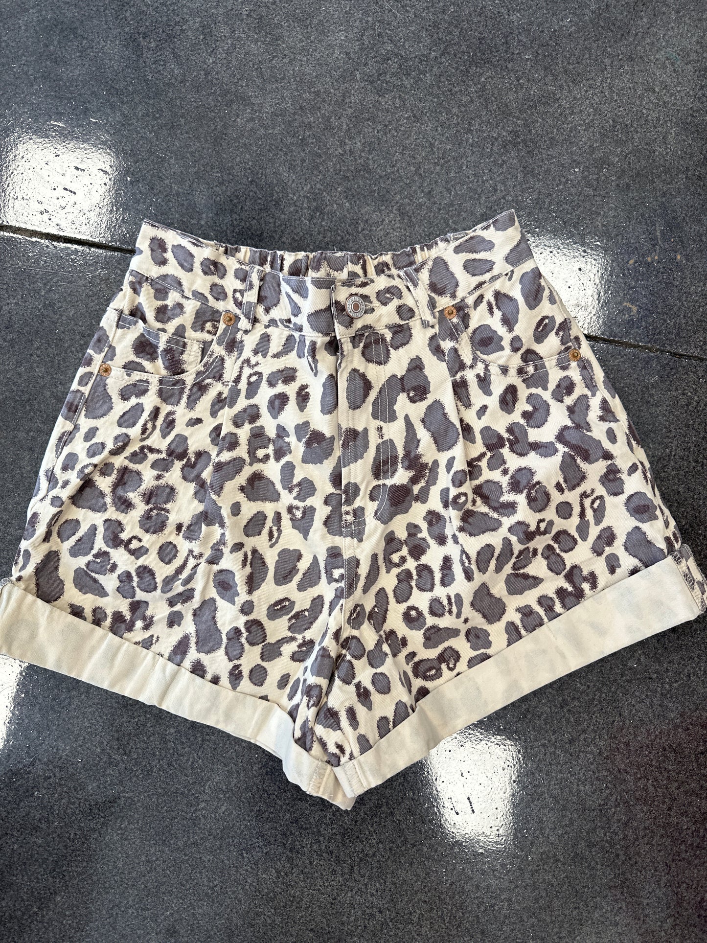 Rodeo leopard short