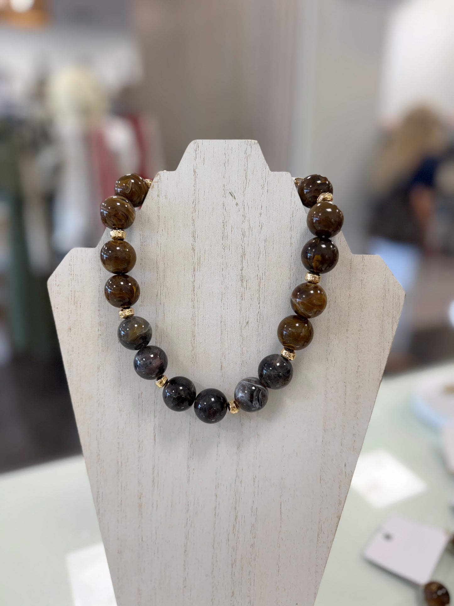 Tortoise gold bead necklace